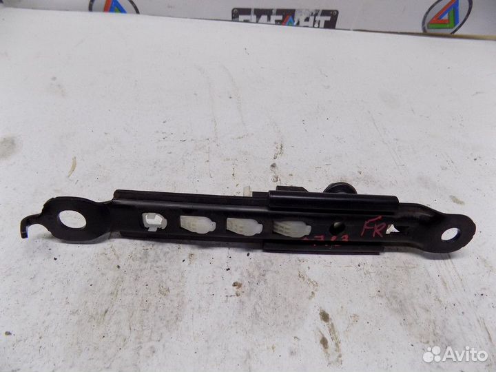 Механизм регулировки ремня безопасности Corolla E1