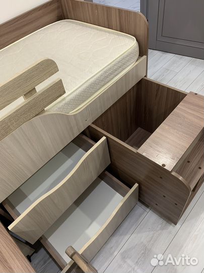 Детская кроватка трансформер +матрас +стол+стул