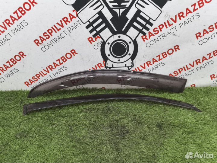 Ветровик передний Nissan Nv200 VM20 2014