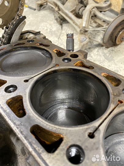 Блок мотора в сборе на mercedes m103 3.0 литра