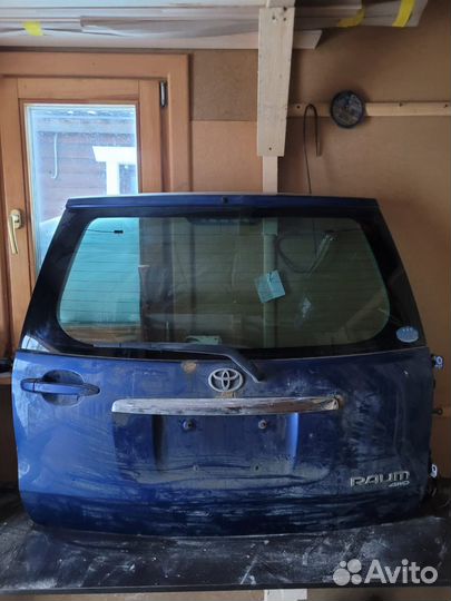 Задняя дверь toyota raum