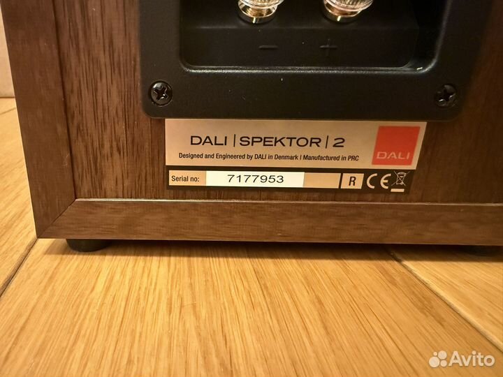 Полочная акустика Dali Spector 2 walnut