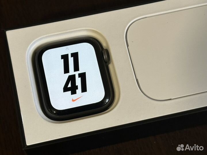Apple watch series 4, 44 мм