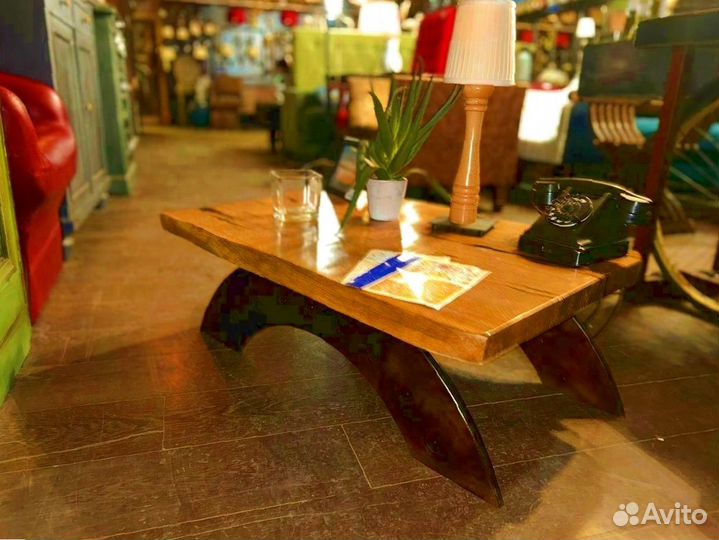 Низкий столик из массива