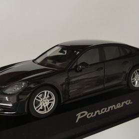 1:43 Porsche Panamera (Herpa)