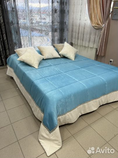 Покрывало для спальни «Бирюза / молоко»