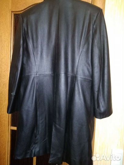 Женский кожаный пиджак удлинённый