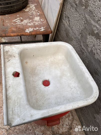 Унитазы и раковина бу