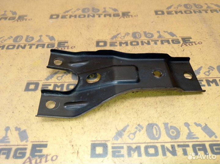 Кронштейн замка капота Volkswagen Passat B7 365