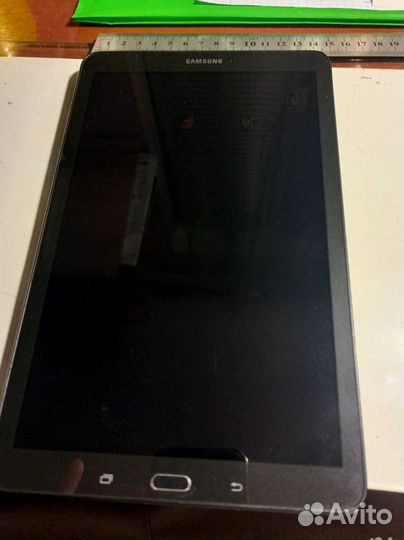 Планшет Samsung sm t561 (не включается)