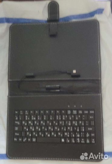 Чехол для планшета универсальный с клавиатурой