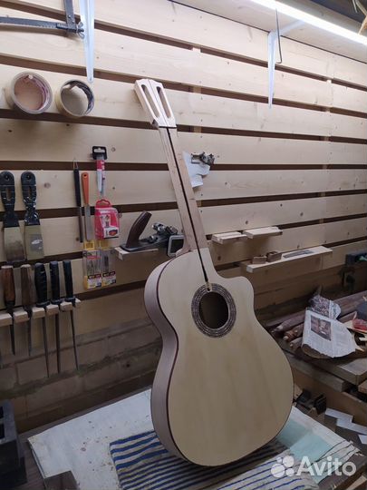 Ремонт гитар, балалаек, укулеле и других струнных