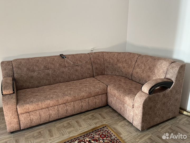 Угловой диван с креслой