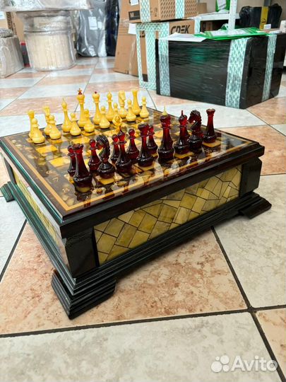 Шахматы ручной работы с янтарём