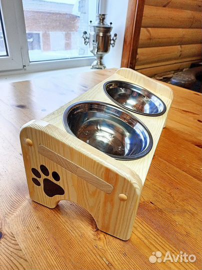 Подставка с мисками для кошек и собак
