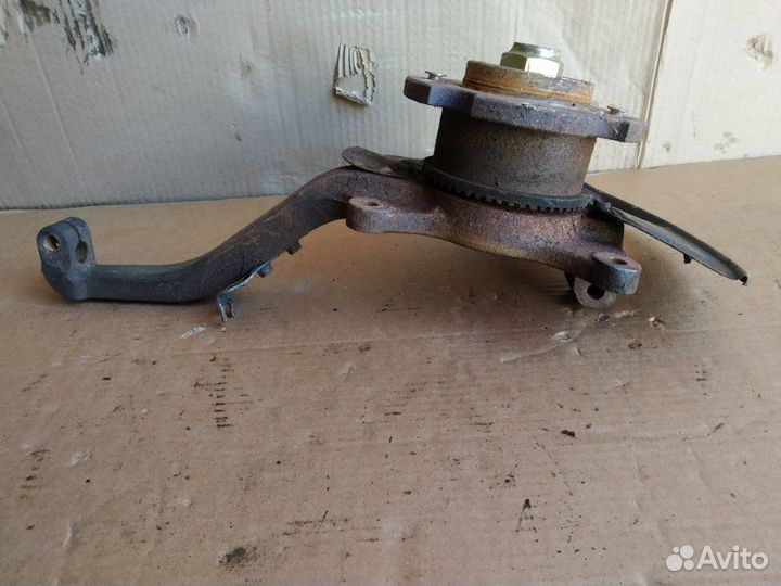 Кулак поворотный левый Ssangyong Rodius I 2.7 2005