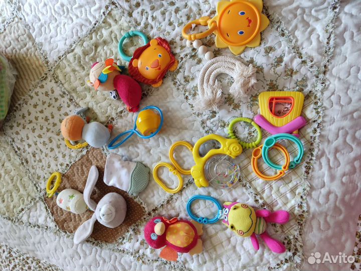 Детский коврик с игрушками