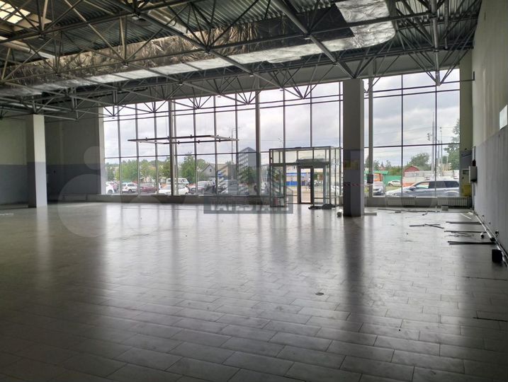 Бывший автосалон