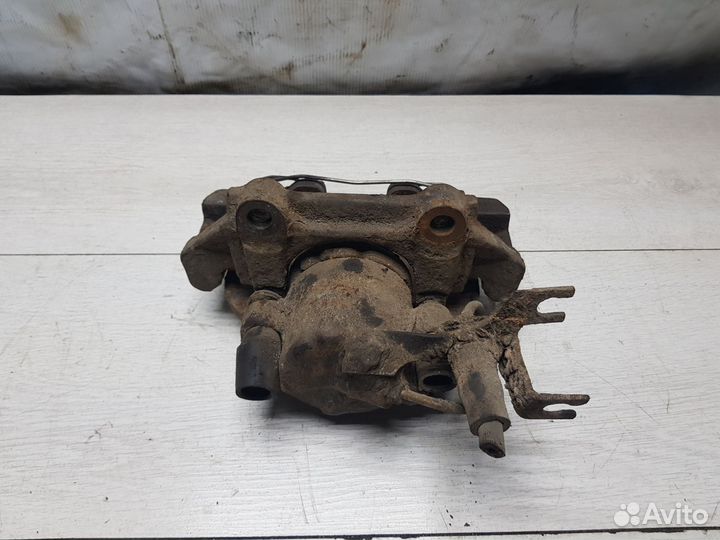 Суппорт передний правый Volkswagen Passat B5+