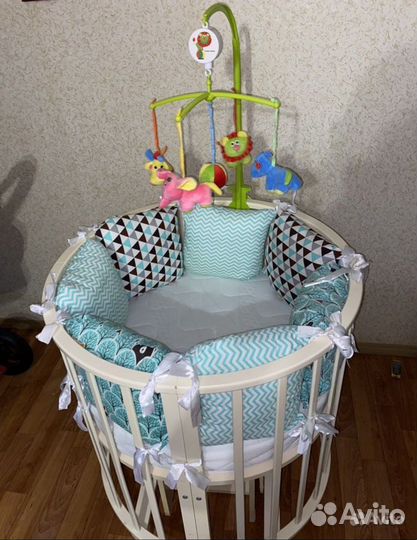 Кроватка круглая с маятником