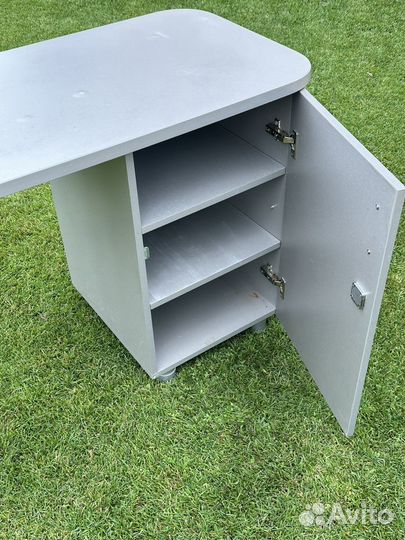 Маникюрный стол