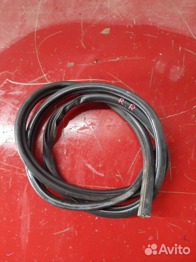 Уплотнитель проема двери Nissan Almera N16 хэтчбек