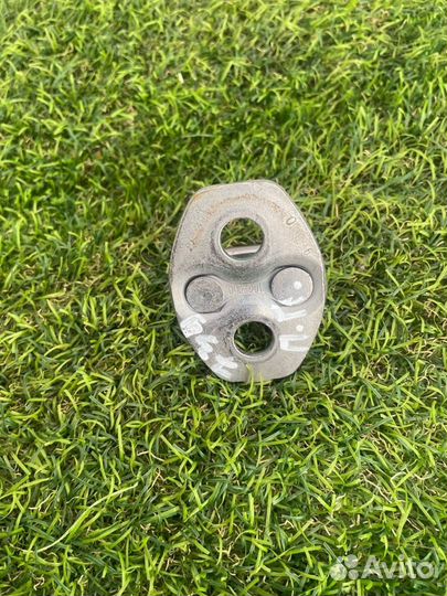 Ответная часть (скоба) замка двери передняя правая