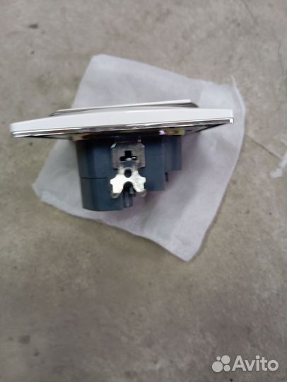 Розетка с USB+ с двумя входами USB для зарядки