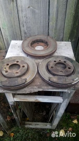 Передние тормозные диски колодками VolksWagen Polo