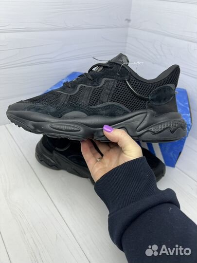 Кроссовки Adidas Ozweego