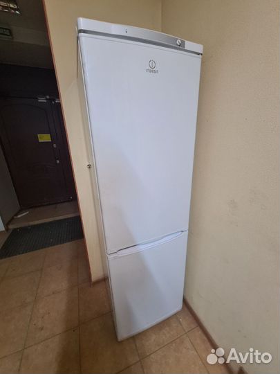 Холодильник indesit на запчасти