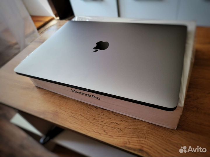 Apple MacBook Pro 13 2018 TouchBar Идеальный