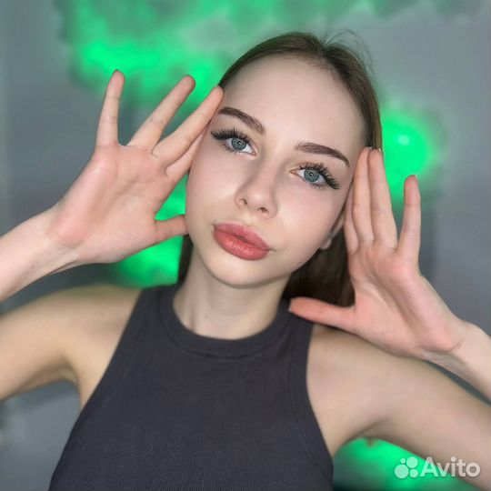 Модель на наращивание ресниц