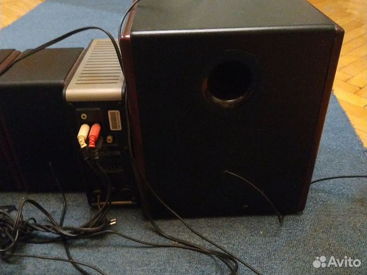 Сабвуфер и колонки microlab