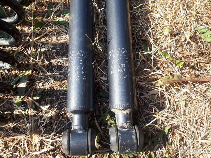 Передние амортизаторы Mercedes W202 S210