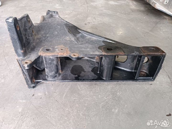 Кронштейн торсиона кабины левый Daf Xf 106