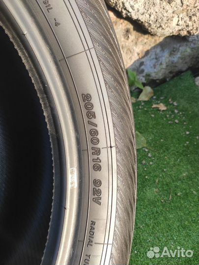 Yokohama Advan dB V552 205/60 R16 92V