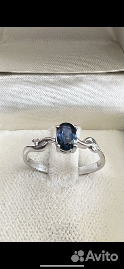 Золотое кольцо с сапфиром и бриллиантами