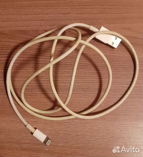 Кабель для зарядки iPhone