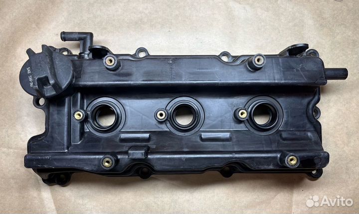 Клапанная крышка правая/левая vq35de