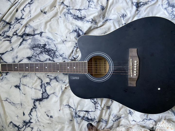 Акустическая гитара