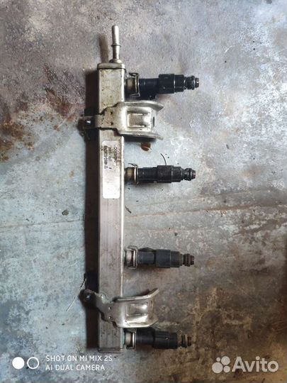 Топливная рампа в сборе Мазда 2,0