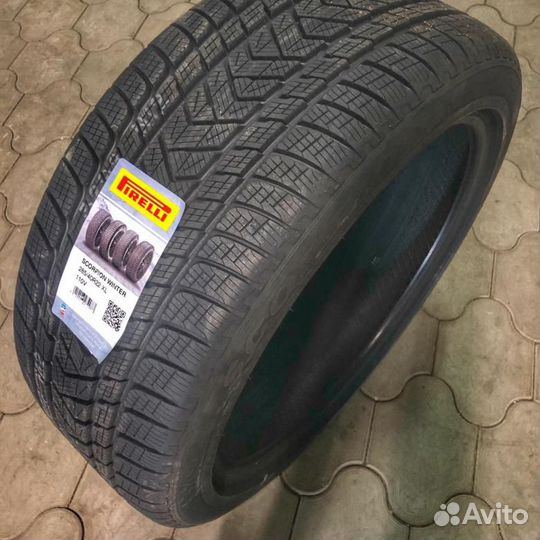 Pirelli Scorpion Winter 285/40 R22