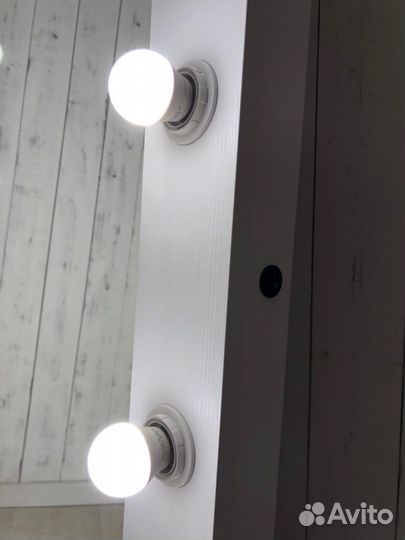 Зеркало с лампочками