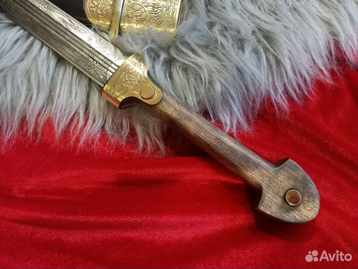 Кинжал кама резной