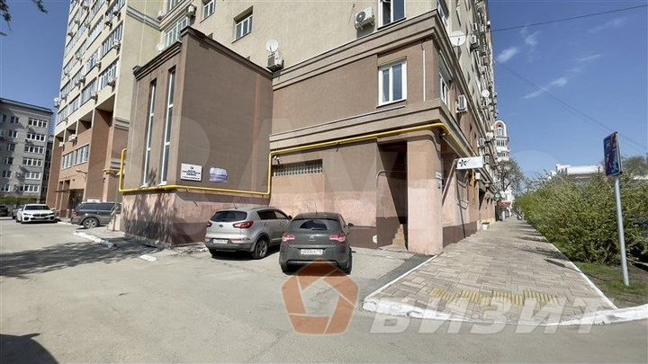 Офис в центре города с парковкой, 104 м²