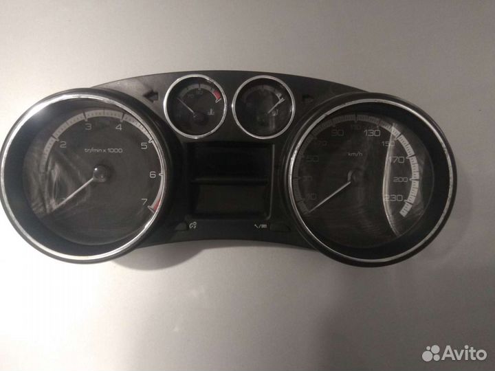 Приборная панель на peugeot 308
