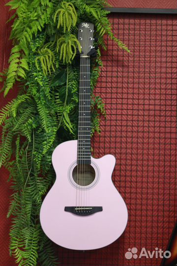 Гитара розовая