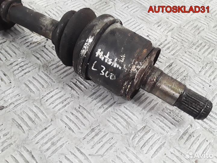 Привод передний левый Mitsubishi L300 2.5TD 4D56