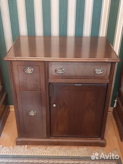 Бар с холодильником